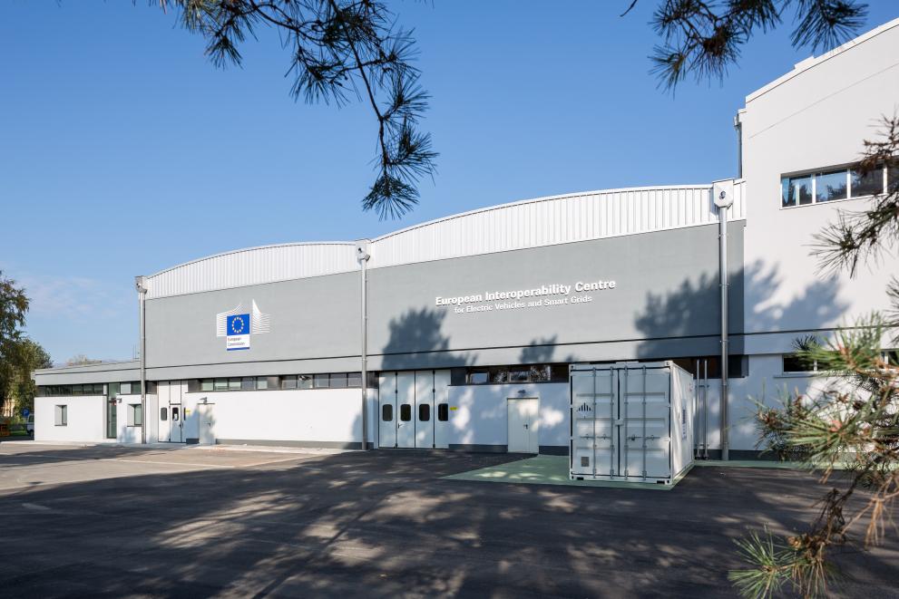 European Interoperability Centre for Electric Vehicles and Smart Grids